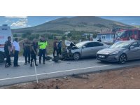 Otomobiller çarpıştı: 6 yaralı