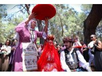 4. Uluslararası Yörük Türkmen Festivali’nde genç çifte yörük gelenekleriyle kına töreni