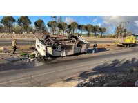 Tarım işçilerini taşıyan servis midibüsü ters döndü: 25 yaralı