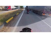 Korna çalınmasına sinirlendi, tırı motosikletlerin üzerine sürdü
