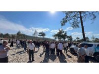 Anne ve çocuklarına gözyaşlarıyla veda