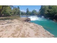Manavgat Şelalesi’nde su seviyesi düştü, kara göründü
