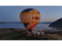 Salda Gölü’nde sezon açıldı, balonlarla gökyüzü masalı bayram coşkusuna eşlik edecek