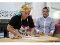 Adanalı kadınların ’ev baklavası’ mesaisi