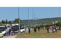 Freni patlayan minibüs önündeki araca ve aydınlatma direğine çarptı: 4 yaralı