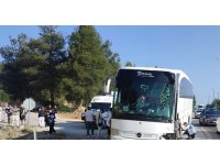 Burdur-Antalya yolunda refüje çıkan yolcu otobüsü direğe çarptı: 6 yaralı
