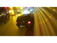 Freni boşalan otomobil iş yerine çarptı: O anlar kamerada