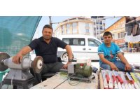 Burdur Gölhisar’da Kurban Bayramı öncesi bıçak bileme ustalarının yoğun mesaisi başladı