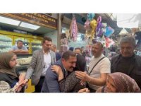 Hatay Valisi Masatlı tarihi Uzun Çarşı’da esnafla son kez bayramlaştı