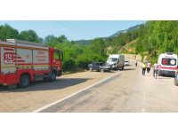 Adana’da ambulans ile otomobil çarpıştı: 1 ölü, 3 yaralı