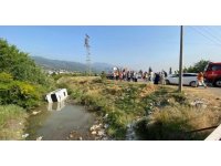 Sulama kanalına uçan midibüsteki 4 kişiyi itfaiye ekibi kurtardı