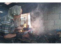 Adana sıcağında "Kelle Paça" ütücülerin zorlu mesaisi