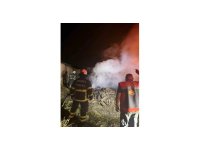 Mangal ateşinden çıkan kıvılcım otluk alana sıçradı