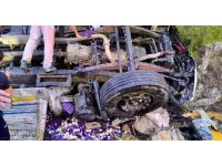 Antalya’da yumurta yüklü kamyon devrildi: 1 ölü