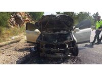 Antalya’da seyir halindeki cip alev aldı