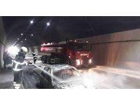 Tünel içinde alevlere teslim olan otomobil kullanılamaz hale geldi