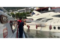 Alanya’da iskeleye bağlı lüks yat alevlere teslim oldu