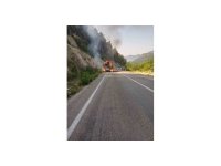 Saman yüklü araç alev alev yandı