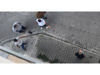 Sokakta eşini bıçakla rehin aldı, vatandaş tek hamleyle kurtardı: O anlar kamerada