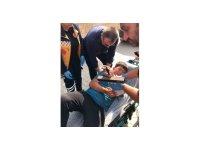 Korku dolu anlar, çocuğun eline demir saplandı