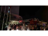 5 yıldızlı oteldeki yangında tahliye edilen 622 turist civar otellere yerleştirildi