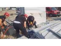 Mermer bloklar devrildi: 2 yaralı