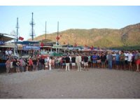 Sahile yanaşamayan tur tekneleri kornalı eylem yaptı