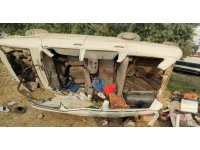 Otomobil şarampole devrildi: 3 yaralı