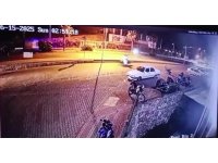 Antalya’da motosikletli gençleri hayattan koparan kaza kamerada