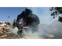 Antalya’da saman yüklü tır alev alev yandı