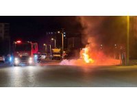 Kahramanmaraş’ta yanan otomobil hurdaya döndü
