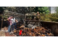 Apartman arkasındaki odunlukta çıkan yangın, mahalleliyi sokağa döktü