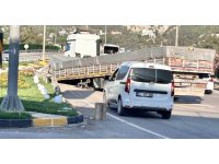 Hatay’da seyir halindeki tırın dorsesi çıktı