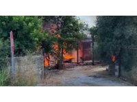 Antalya’da çıkan yangında ev ve traktör kül oldu
