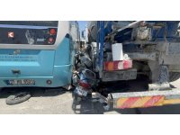 Hatay’da minibüs ile beton mikseri arasında kalan motosikletli yaralandı