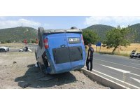 Takla atan araç içerisinde sıkışan sürücü itfaiye ekipleri tarafından çıkarıldı