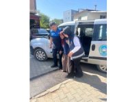 Yürümekte güçlük çeken kadına Başkan Yumuşak’tan takdir toplayan merhamet