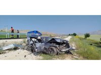 Antalya-Denizli karayolunda kontrolden çıkan otomobil şarampole düştü,3 yaralı