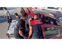 Burdur’da hafif ticari araç ile otomobil çarpıştı: 4 yaralı