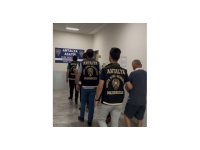 Antalya’da sahte altınla kuyumcuları dolandıran 4 şüpheli yakalandı