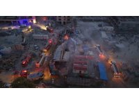 İşçilerin kaldığı prefabrik yatakhane alevlere teslim oldu