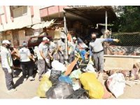 Kepez’de çöp apartman operasyonunda 20 kamyon çöp tahliye edildi