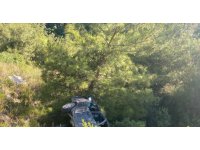 Otomobil uçurumdan uçtu: 1 ölü, 2 yaralı