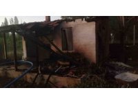 Şarkikaraağaç’ta bahçe evi yangında kullanılamaz hale geldi