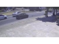 Havada metrelerce uçan otomobil 2 araca çarparak durabildi: O anlar kamerada