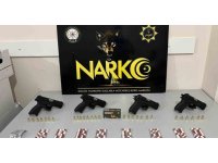 Polisin uyarı ateşiyle durdurulan araçtan uyuşturucu ve silahlar çıktı