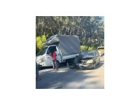 Kamyonete çarpan otomobil sürücüsü hayatını kaybetti