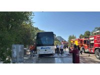 Seyir halindeki yolcu otobüsü alev topuna döndü