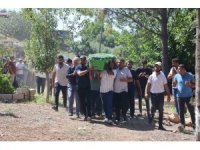 Ablasının düğünü için memleketine gelen 22 yaşındaki genç kalp krizi geçirerek öldü