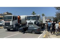 Kamyonun otomobili metrelerce sürüklediği anlar kamerada